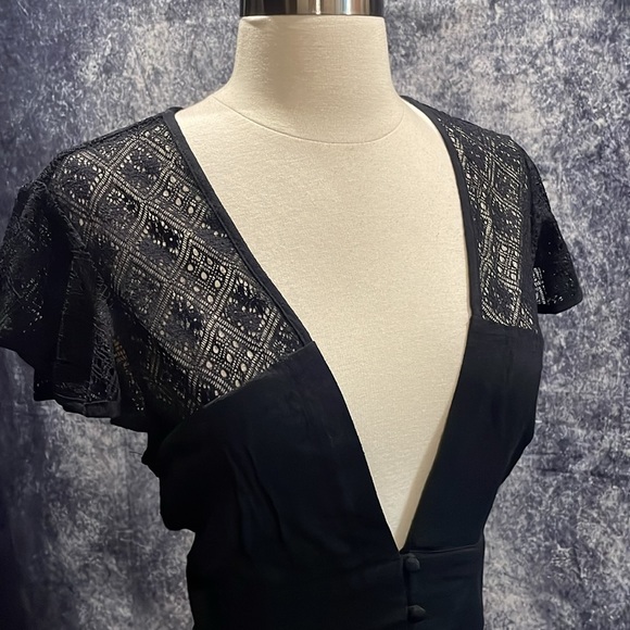 NWT Intimately Free People v-neck crochet lace back mini dress flutter sleeves - Picture 2 of 5